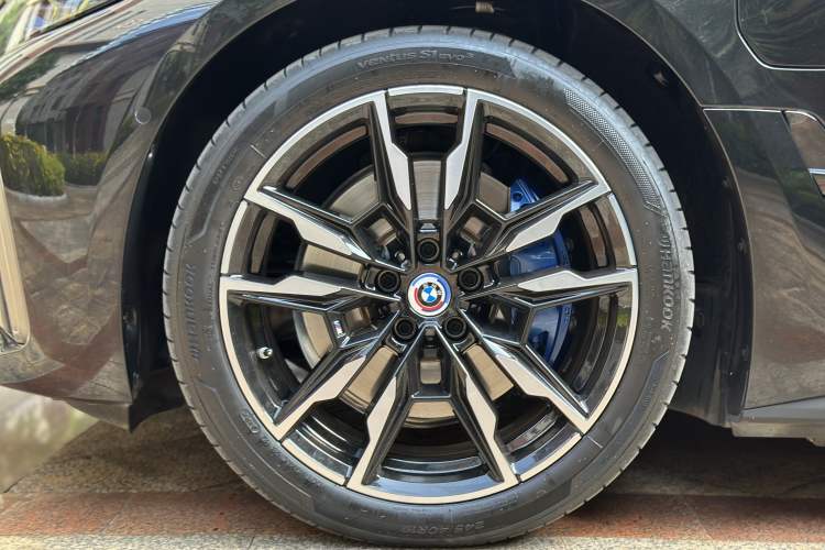 Used BMW i4 2022 M50 Exterior 9