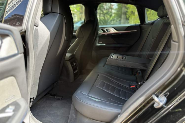 Used BMW i4 2022 M50 Interior 4