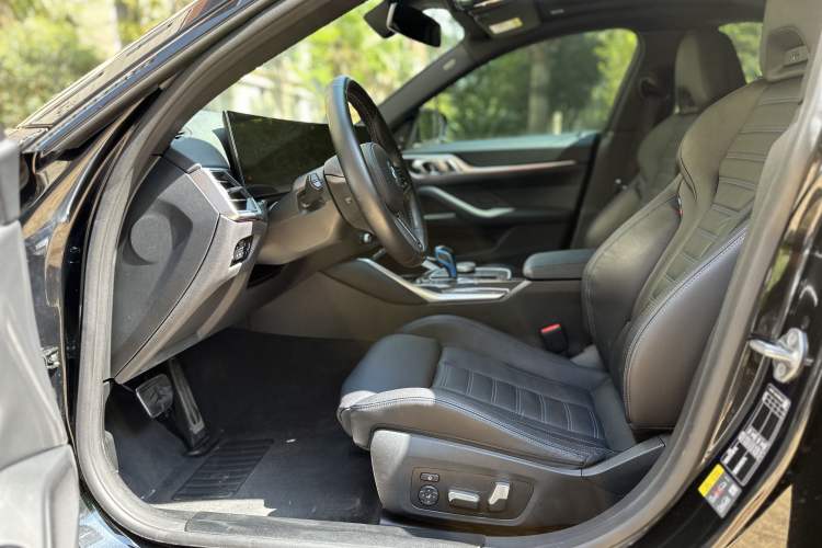 Used BMW i4 2022 M50 Interior 7
