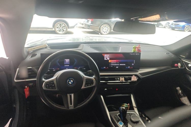 Used BMW i4 2022 M50 Center Console