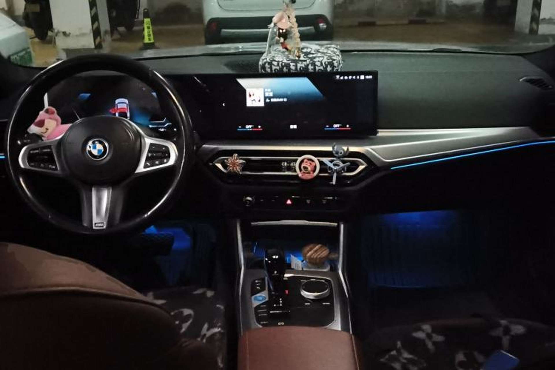 Used BMW i4 2022 eDrive40 Center Console