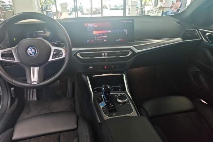 Used BMW i4 2022 eDrive40 Center Console
