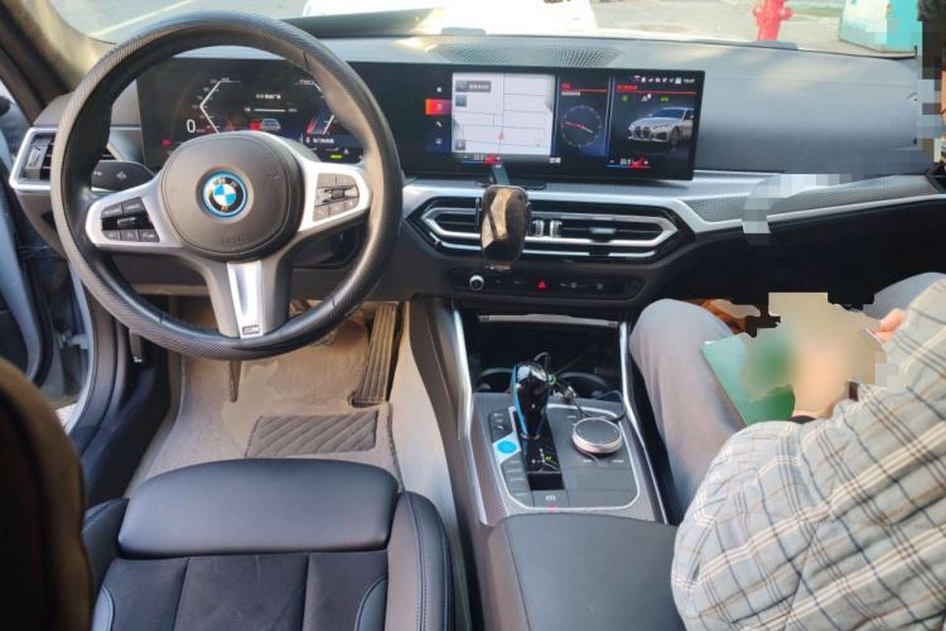 Used BMW i4 2022 eDrive40 Center Console