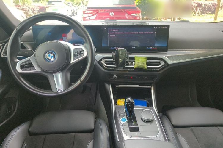 Used BMW i4 2022 eDrive40 Center Console