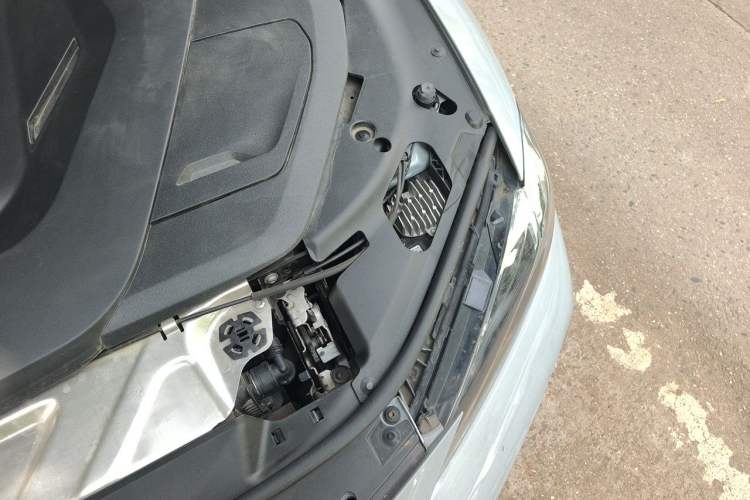 Used BMW i4 2022 eDrive40 Engine Bay Left