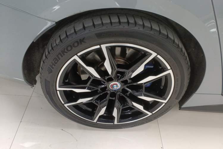 Used BMW i4 2022 M50 Exterior 8
