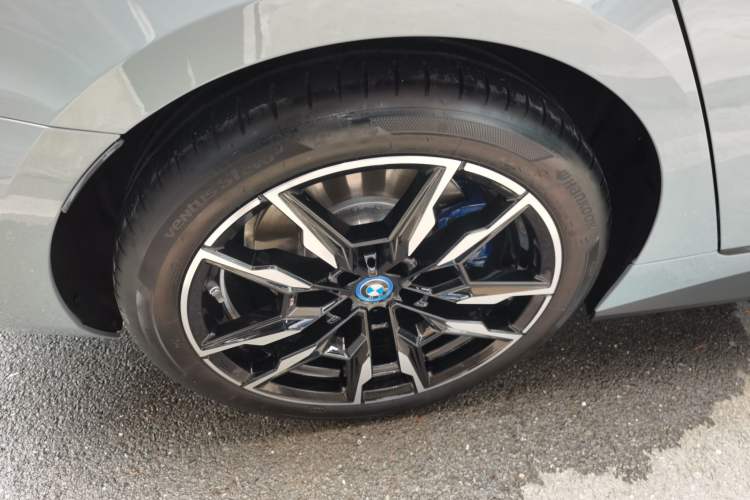 Used BMW i4 2022 M50 Exterior 8