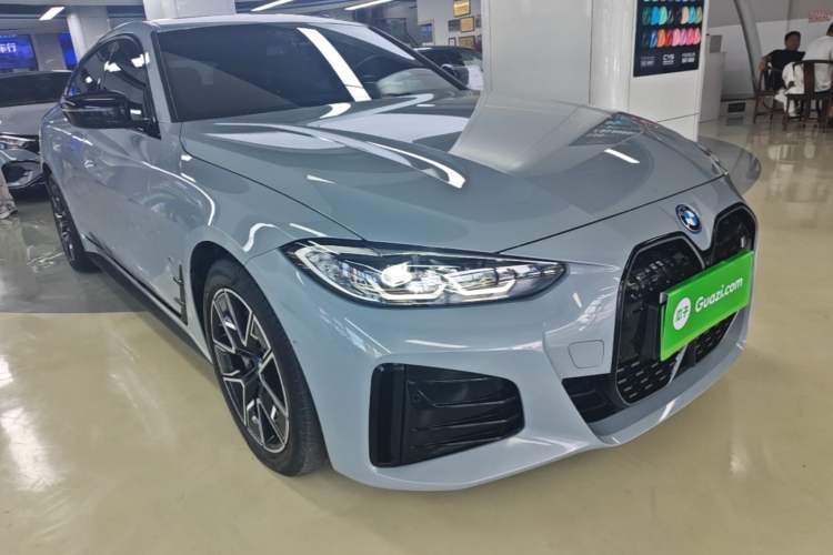 Used BMW i4 2022 eDrive40 Front Right 45 Deg