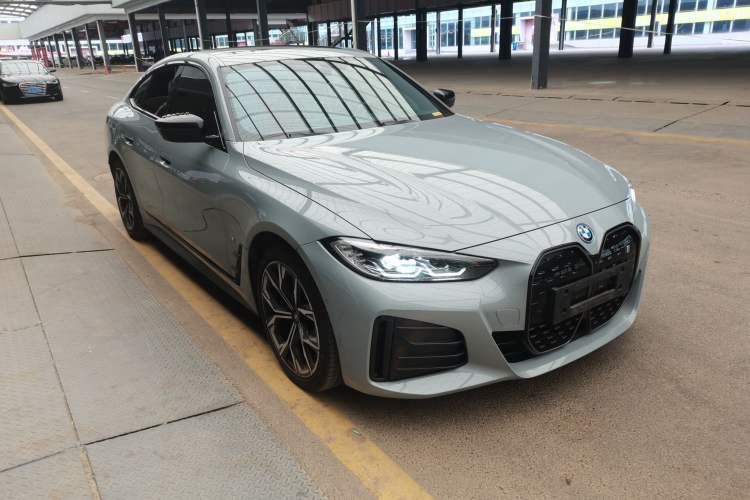 Used BMW i4 2022 eDrive40 Front Right 45 Deg