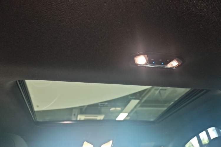 Used BMW i4 2022 eDrive40 Headliner