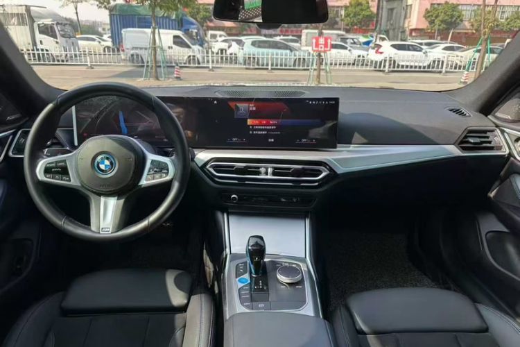 Used BMW i4 2022 eDrive40 Interior 2