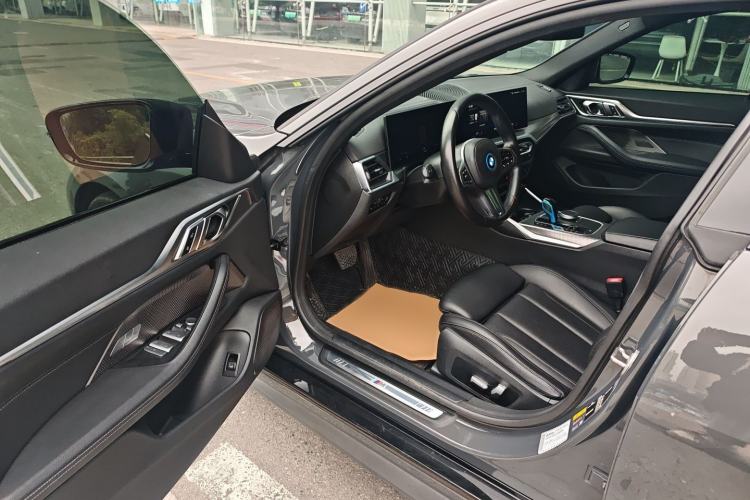 Used BMW i4 2022 eDrive40 Interior 2
