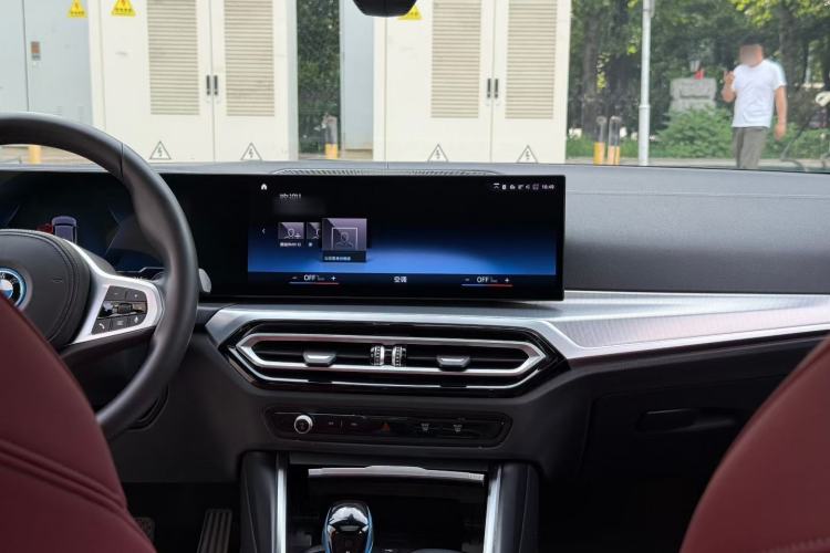 Used BMW i4 2022 eDrive40 Interior 2