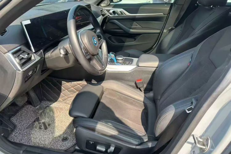 Used BMW i4 2022 eDrive40 Interior 3