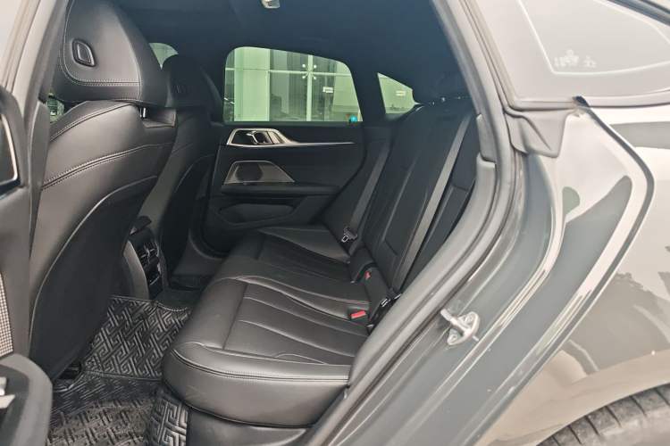 Used BMW i4 2022 eDrive40 Interior 3
