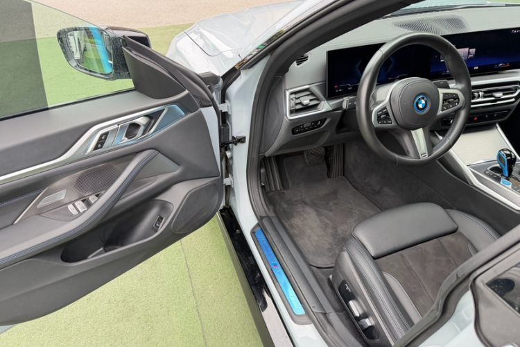 Used BMW i4 2022 eDrive40 Interior 3