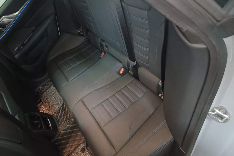 Used BMW i4 2022 M50 Interior 4