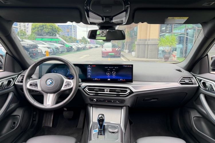 Used BMW i4 2022 eDrive40 Interior 4