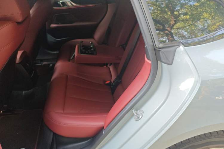 Used BMW i4 2022 eDrive40 Interior 4