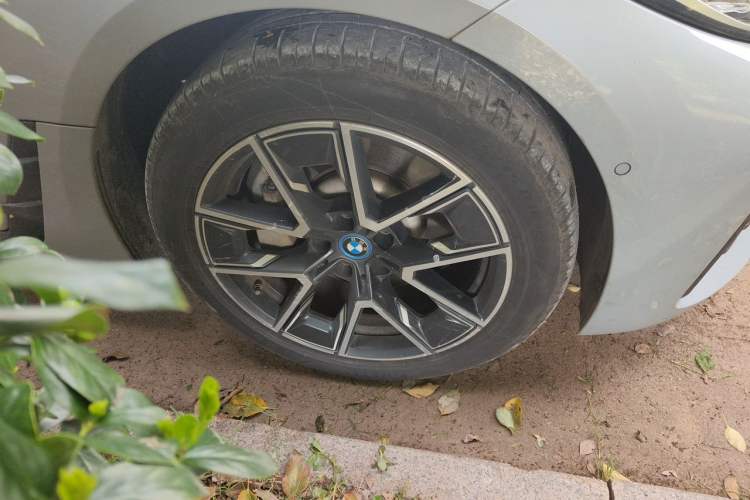 Used BMW i4 2022 eDrive40 Right Front Wheel Hub