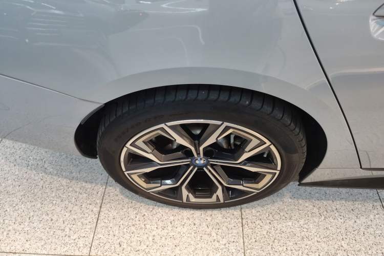 Used BMW i4 2022 eDrive40 Right Rear Wheel Hub