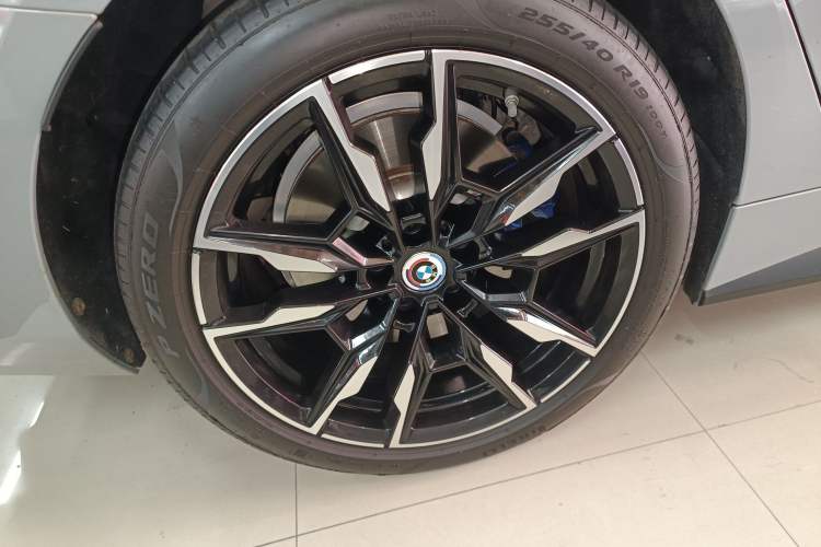 Used BMW i4 2022 M50 Right Rear Wheel Hub