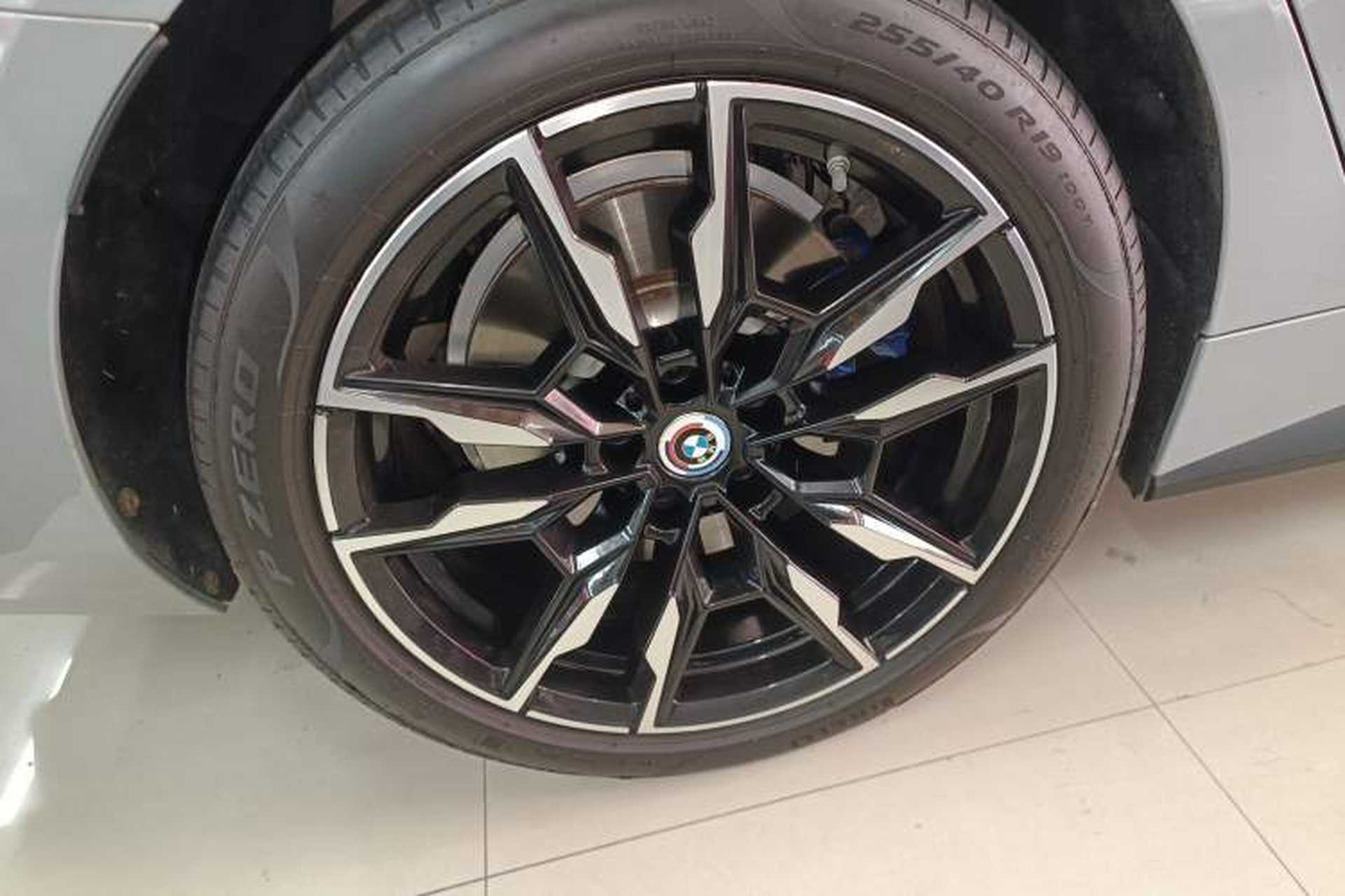 Used BMW i4 2022 M50 Right Rear Wheel Hub