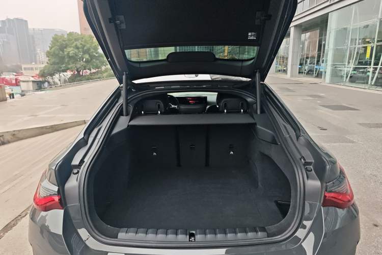 Used BMW i4 2022 eDrive40 Trunk