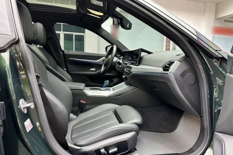 Used BMW i4 2022 eDrive40 Interior 4