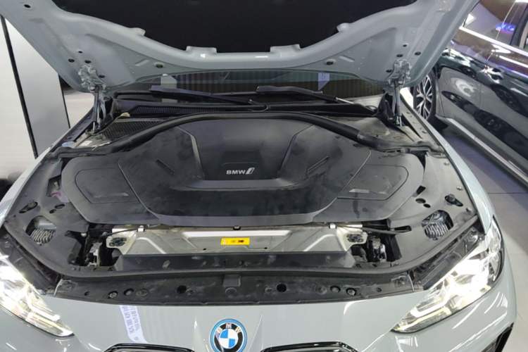 Used BMW i4 2022 eDrive40 Engine Bay