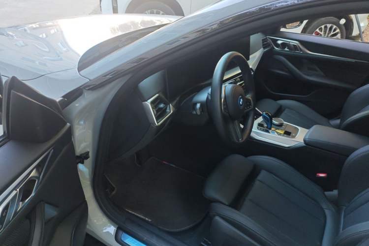 Used BMW i4 2022 eDrive40 Interior 3
