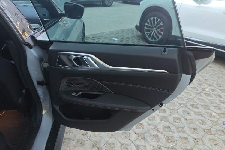 Used BMW i4 2022 eDrive40 Interior 6