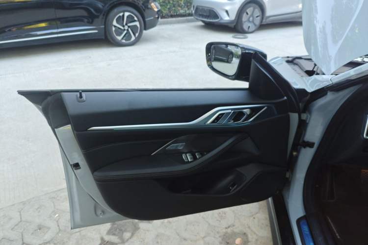 Used BMW i4 2022 eDrive40 Interior 7