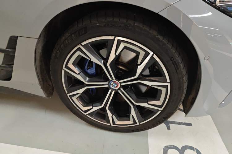 Used BMW i4 2022 M50 Right Front Wheel Hub