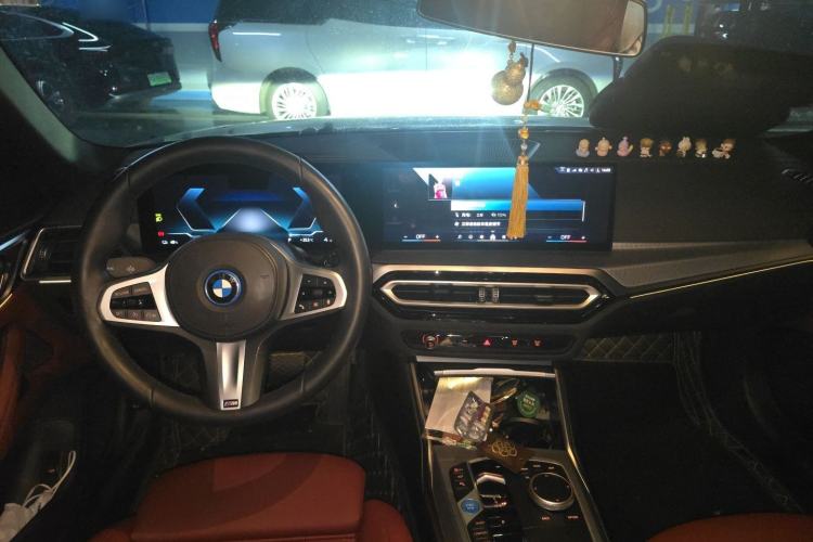 Used BMW i4 2023 eDrive40 Center Console