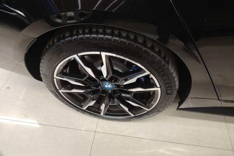 Used BMW i4 2023 M50 Exterior 8