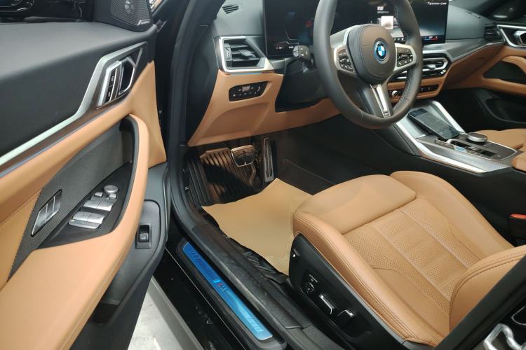 Used BMW i4 2023 M50 Interior 3
