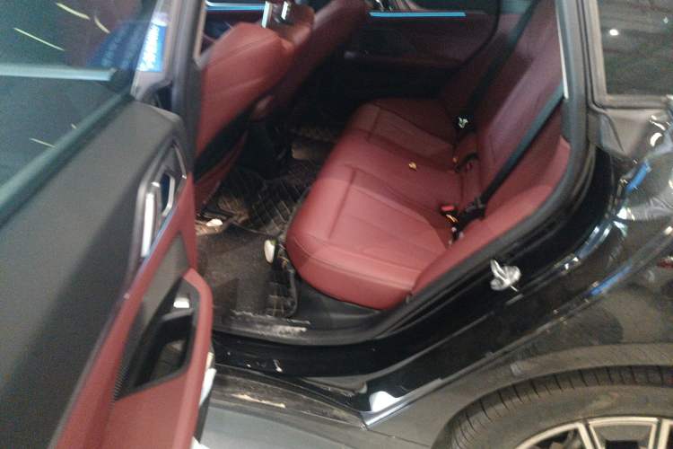 Used BMW i4 2023 eDrive35 Interior 4