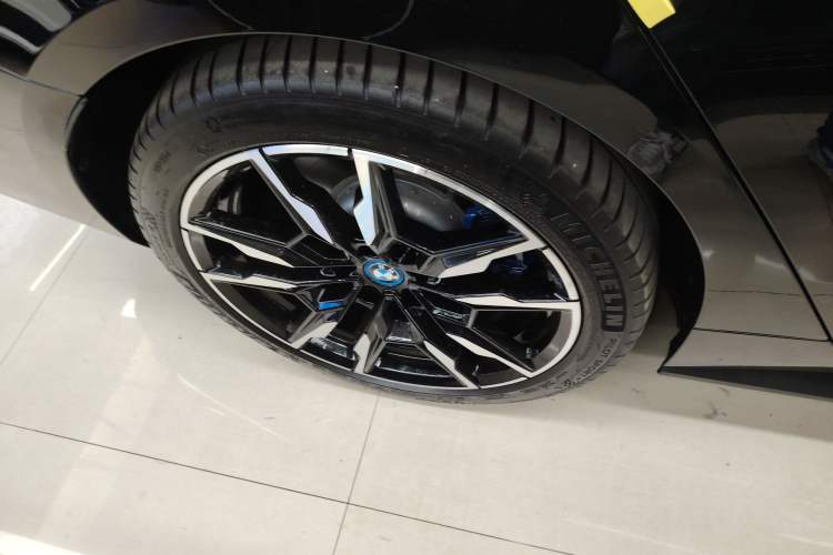 Used BMW i4 2023 M50 Right Rear Wheel Hub