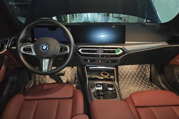 Used BMW i4 2023 eDrive40 Center Console