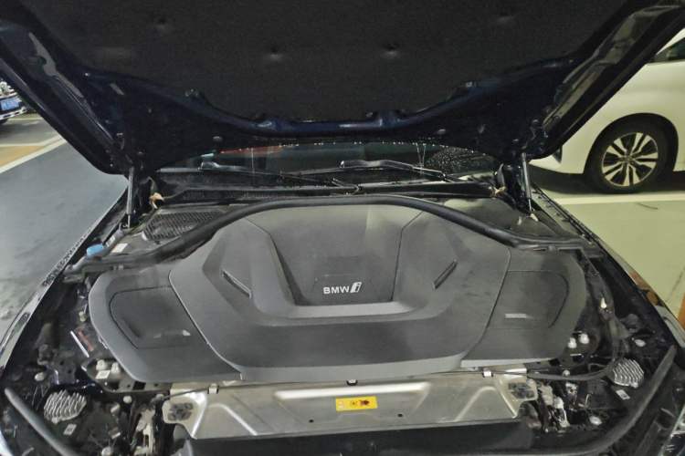 Used BMW i4 2023 eDrive40 Engine Bay