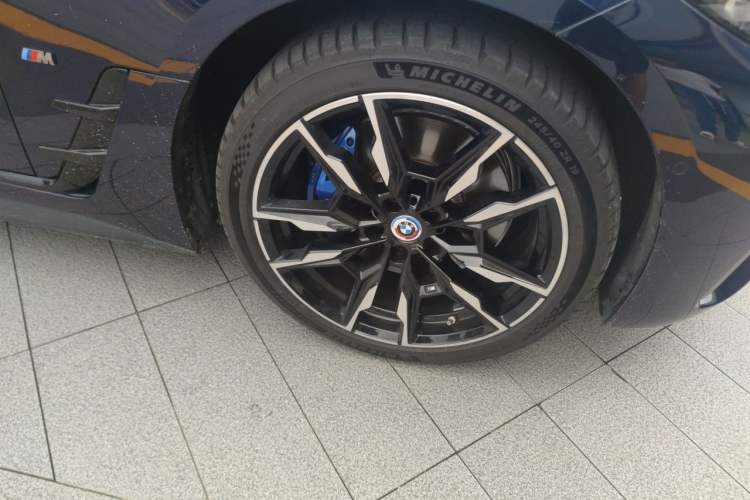 Used BMW i4 2023 M50 Right Front Wheel Hub