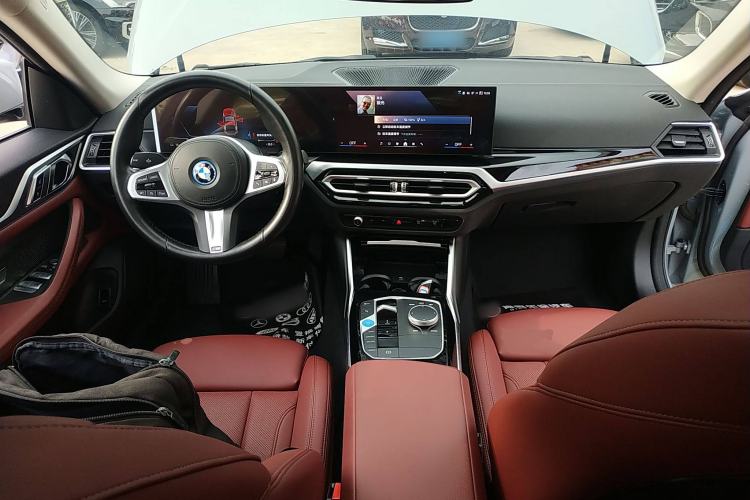 Used BMW i4 2023 eDrive35 Center Console