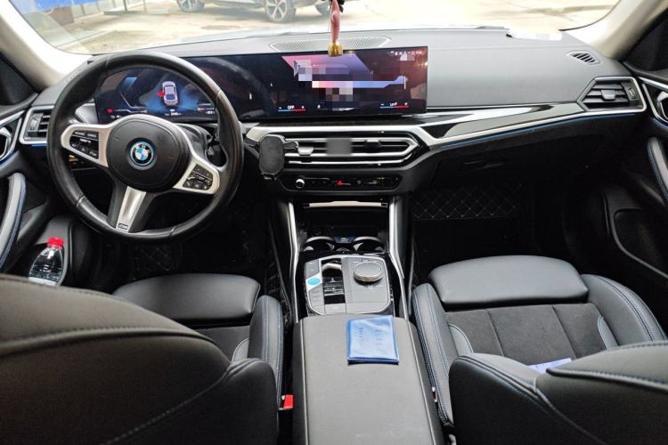 Used BMW i4 2023 eDrive35 Center Console