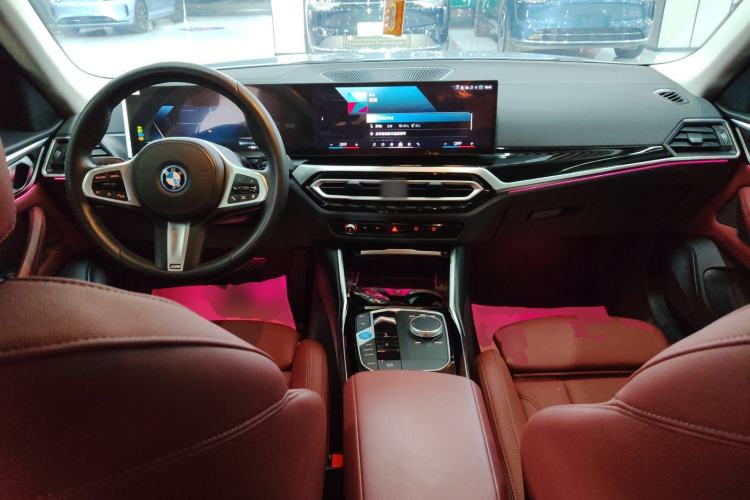 Used BMW i4 2023 eDrive35 Center Console
