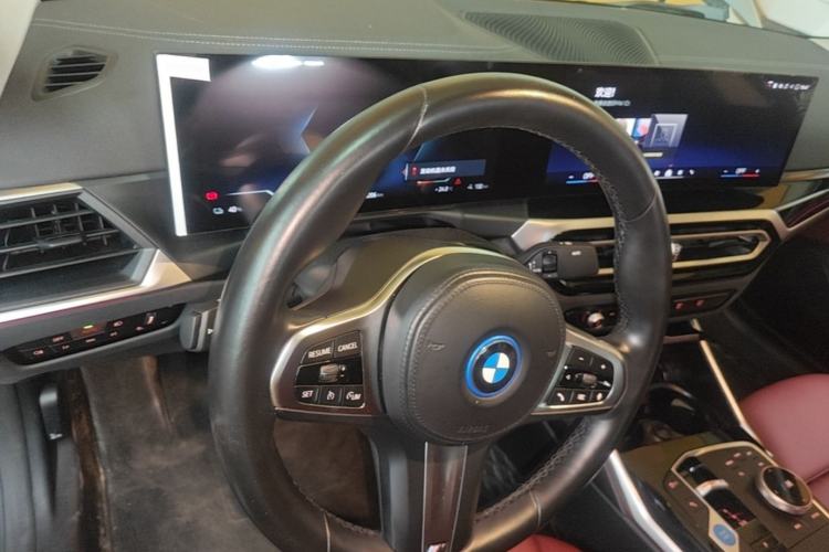 Used BMW i4 2023 eDrive35 Center Console