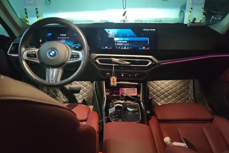 Used BMW i4 2023 eDrive35 Center Console