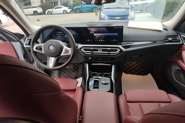 Used BMW i4 2023 eDrive35 Center Console