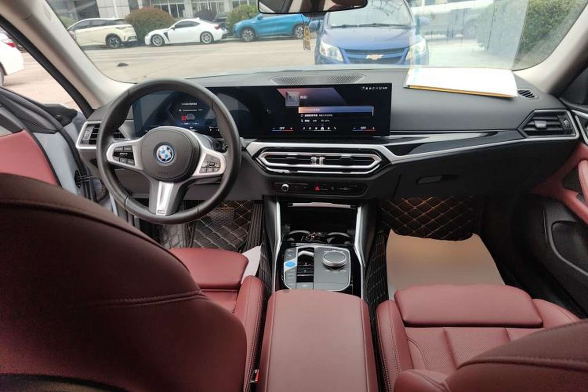 Used BMW i4 2023 eDrive35 Center Console