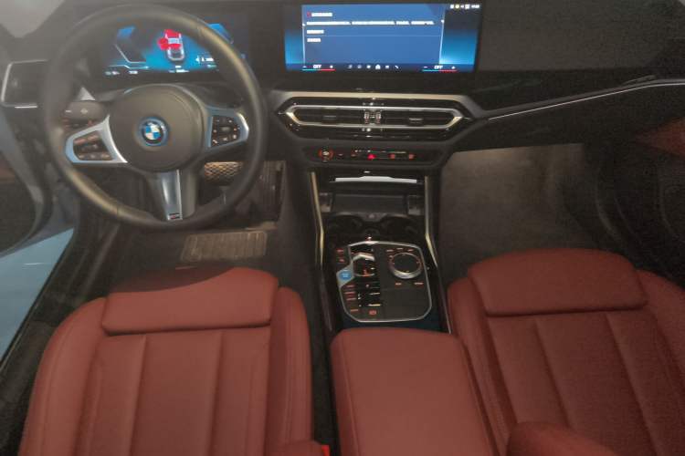 Used BMW i4 2023 eDrive35 Center Console